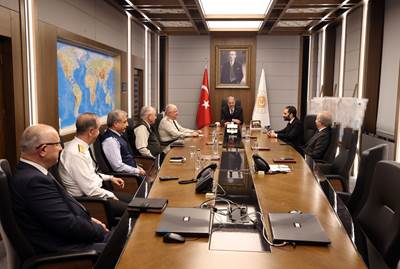 Millî Savunma Bakanı Hulusi Akar ve Beraberindeki TSK Komuta Kademesi, Sanatçı Burak Haktanır ile Bir Araya Geldi 